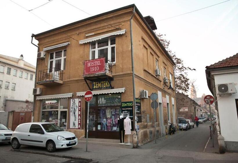 اتاق خانوادگی, Hostel 1910