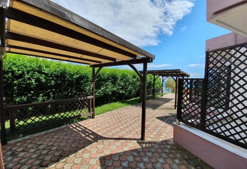 اتاق استاندارد با چشم‌انداز باغ, Aphroditi Island Park