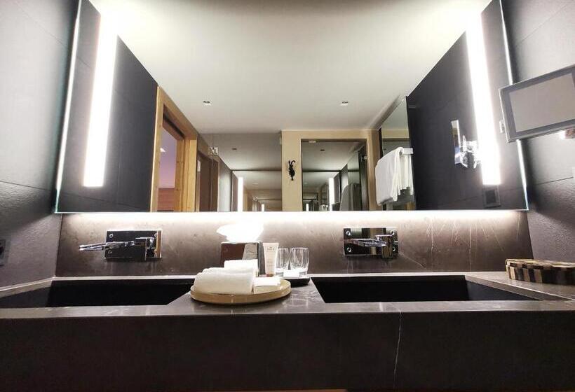 Deluxe Room Mountain View, Hôtel De Rougemont & Spa