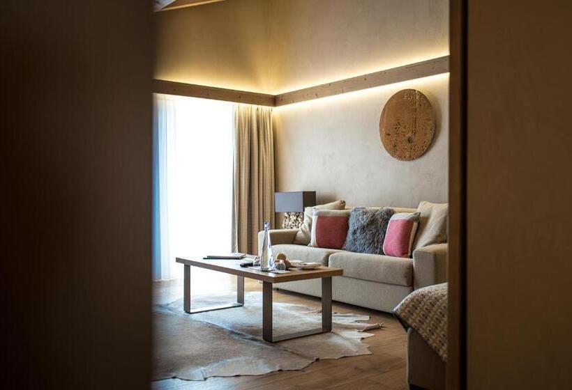 سوئیت جونیور با چشم‌انداز کوهستان, Hôtel De Rougemont & Spa