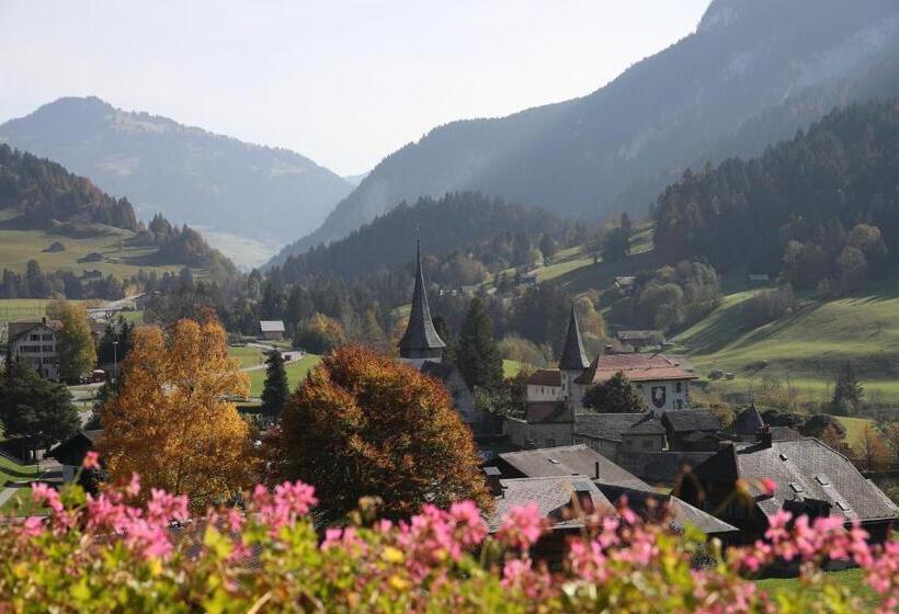 سوئیت جونیور با چشم‌انداز کوهستان, Hôtel De Rougemont & Spa