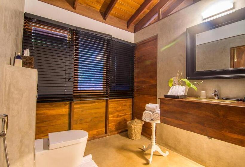 اتاق لوکس با چشم‌انداز باغ, Kings Pavilion Luxury