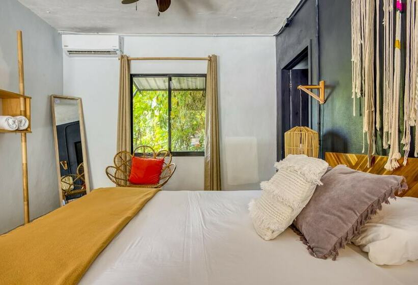 اتاق لوکس, Selina Santa Teresa North   Hostel