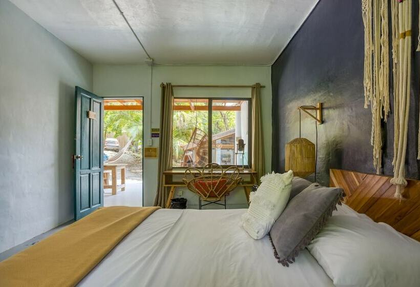 اتاق پایه با سرویس بهداشتی مشترک, Selina Santa Teresa North   Hostel