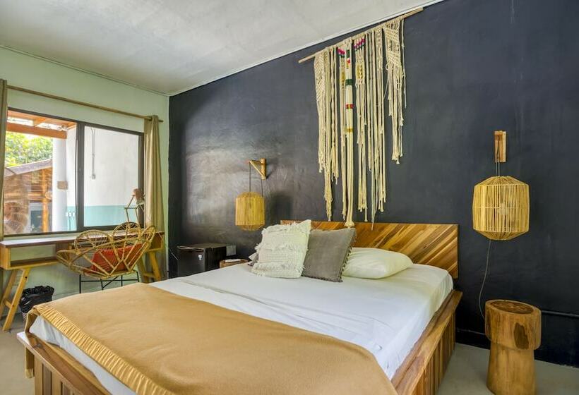 اتاق پایه با سرویس بهداشتی مشترک, Selina Santa Teresa North   Hostel