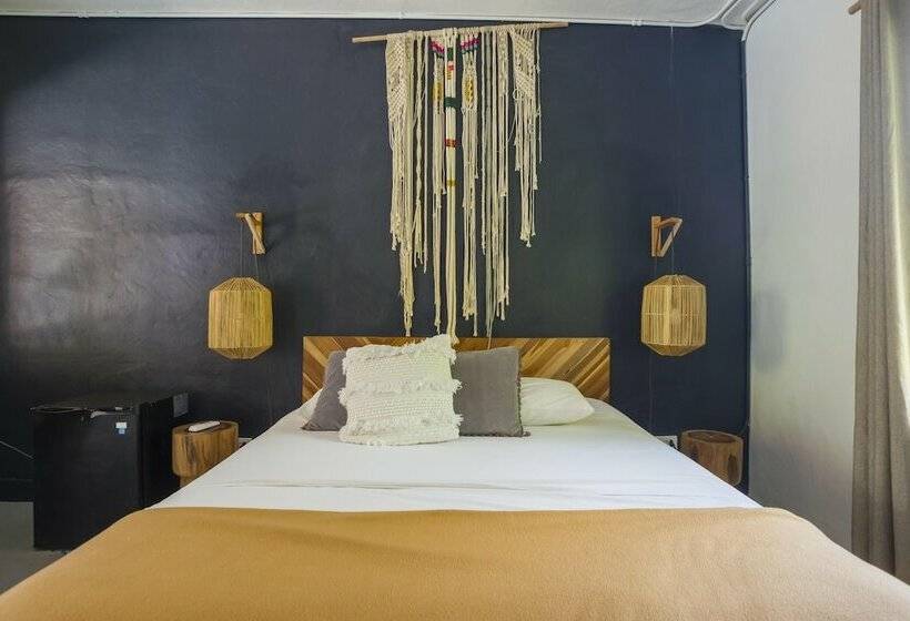 اتاق پایه با سرویس بهداشتی مشترک, Selina Santa Teresa North   Hostel