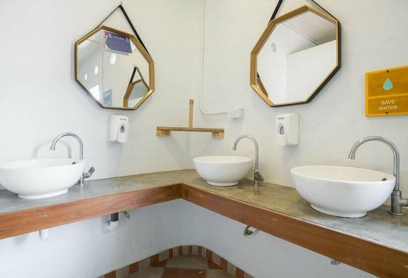 اتاق پایه با سرویس بهداشتی مشترک, Selina Santa Teresa North   Hostel