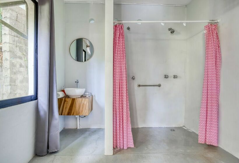 اتاق لوکس, Selina Santa Teresa North   Hostel