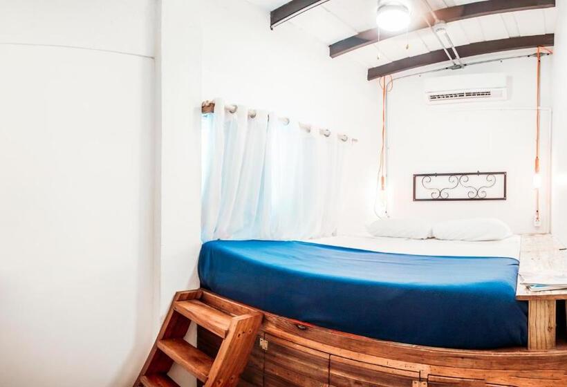 اتاق پایه با سرویس بهداشتی مشترک, Selina Santa Teresa North   Hostel