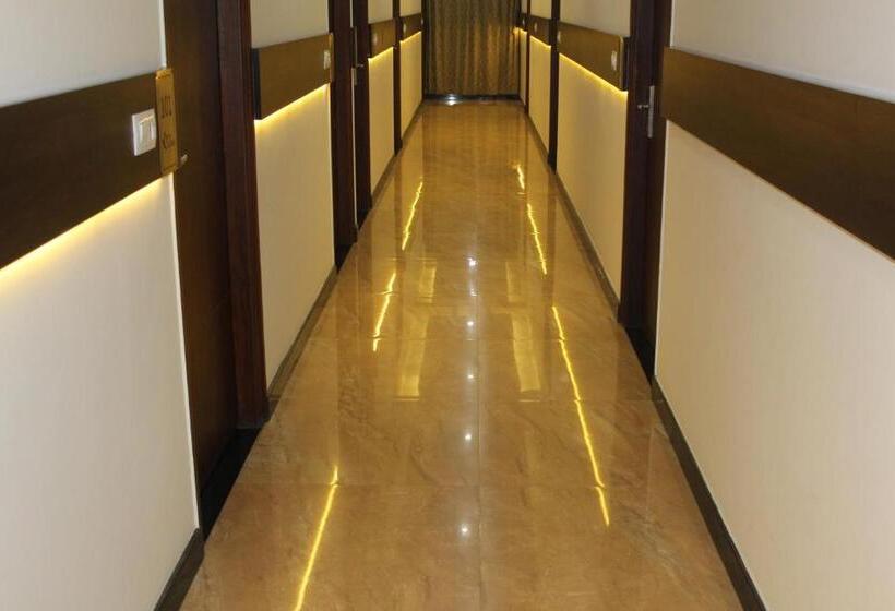 اتاق استاندارد سه نفره, The Lotus Boutique