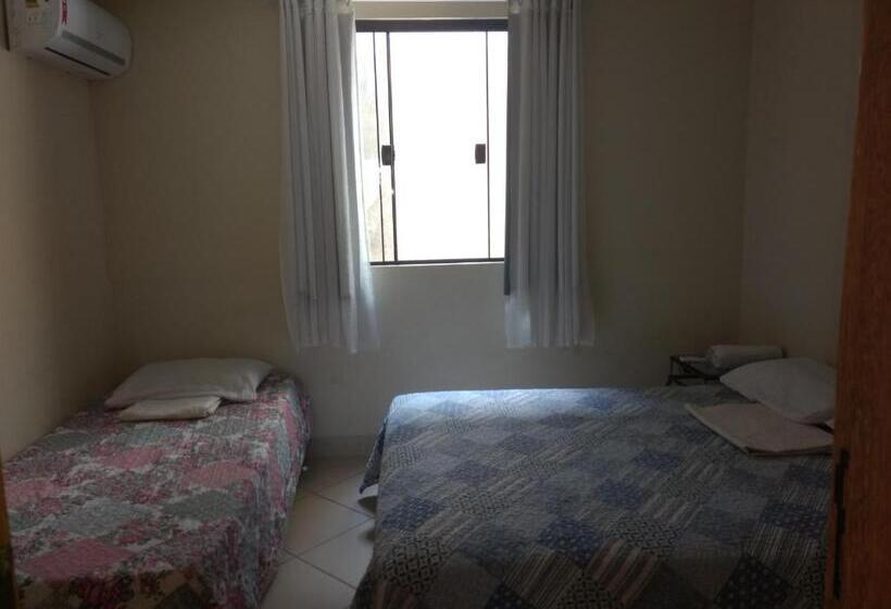 اتاق استاندارد سه تخته با سرویس بهداشتی مشترک, Le Monde Hostel   Suites E Camas