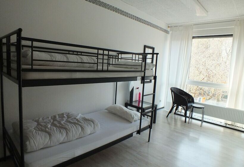 חדר סטנדרט, Max Hostel
