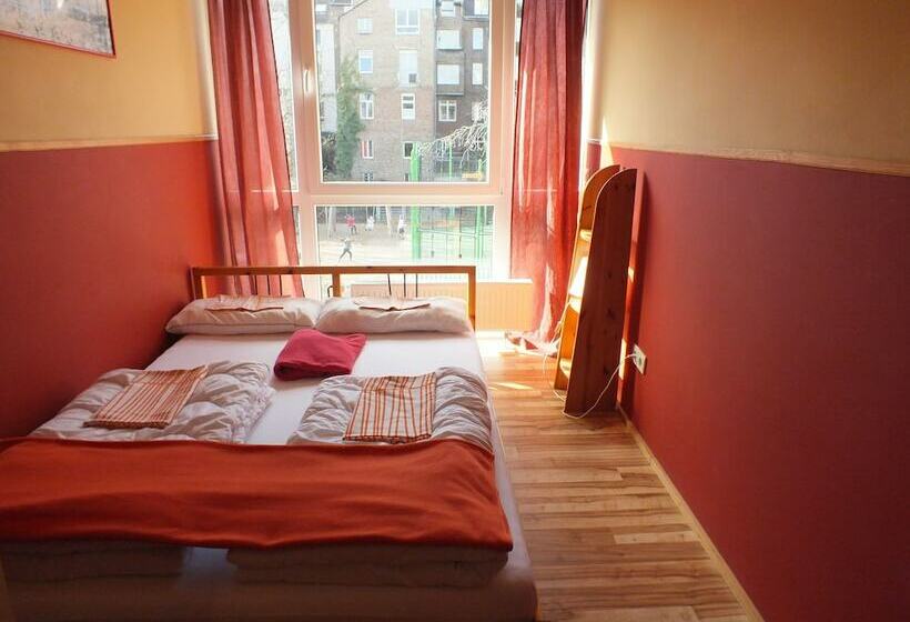 חדר סטנדרט, Max Hostel