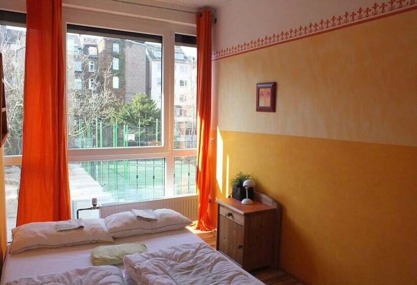 חדר סטנדרט, Max Hostel