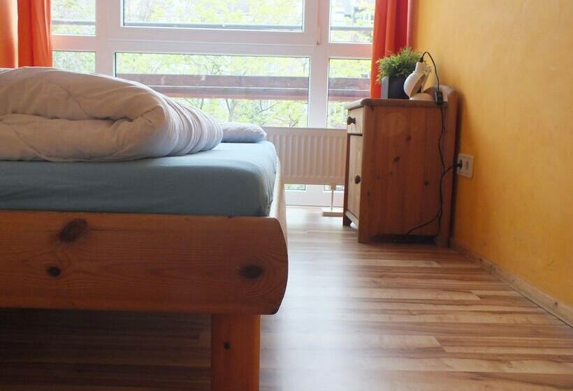 חדר סטנדרט, Max Hostel
