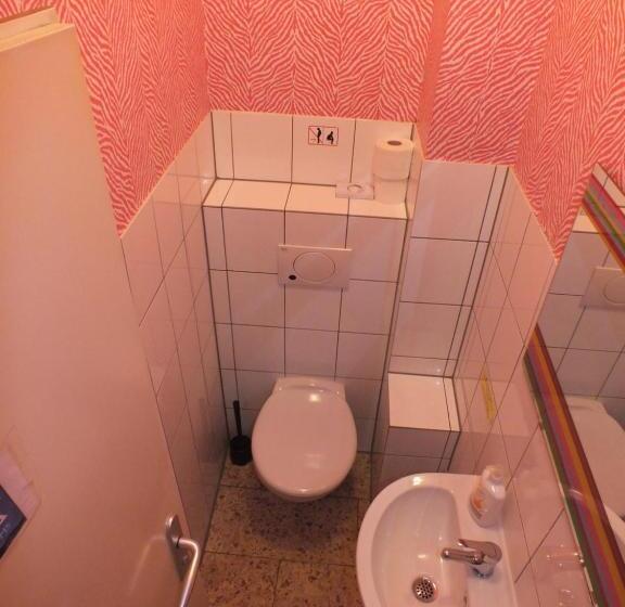 חדר סטנדרט, Max Hostel