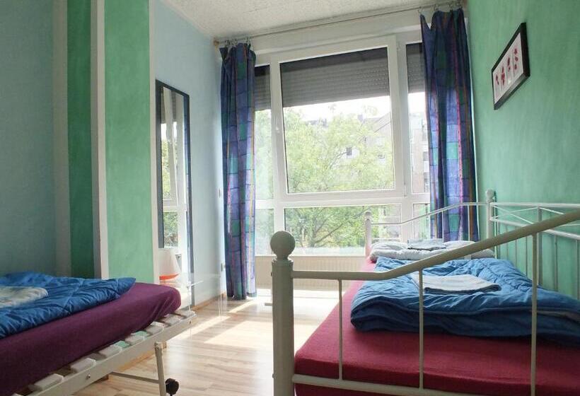 חדר סטנדרט, Max Hostel