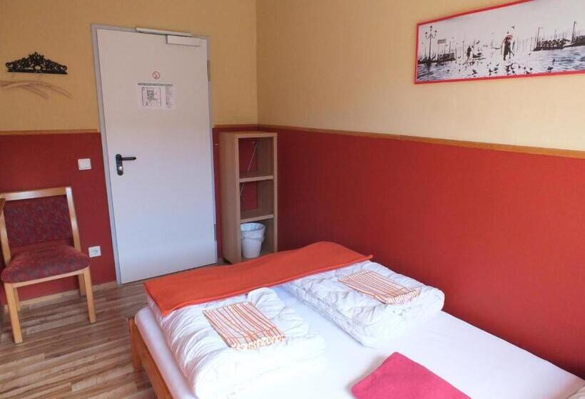 Chambre Standard, Max Hostel