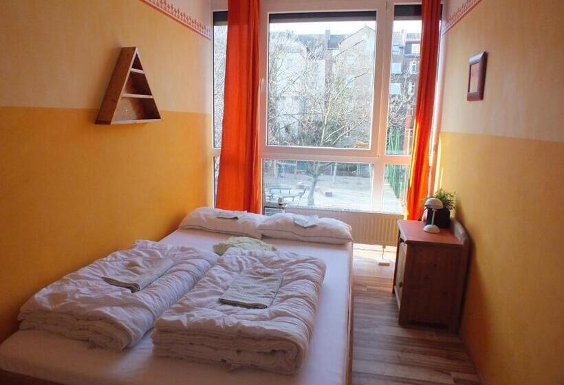 חדר סטנדרט, Max Hostel