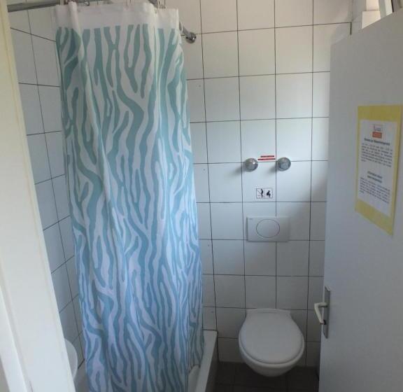 מיטה בחדר משותף, Max Hostel