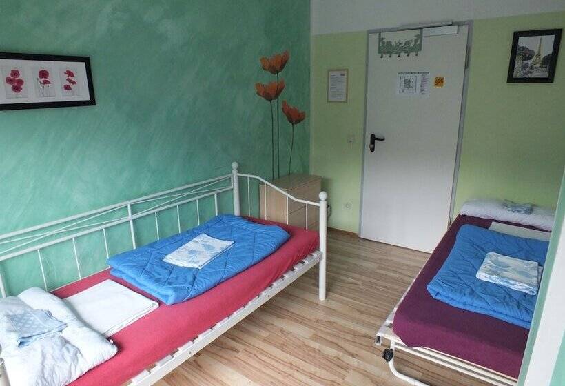 Chambre Standard, Max Hostel