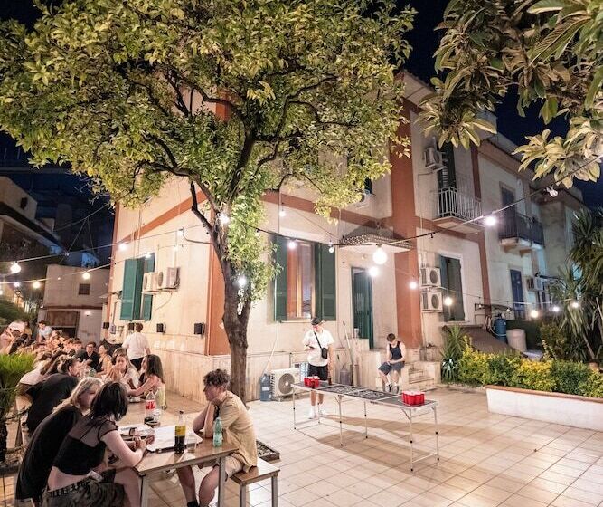 تختخواب در اتاق مشترک, Naples Experience Hostel   Age Limit 18 28