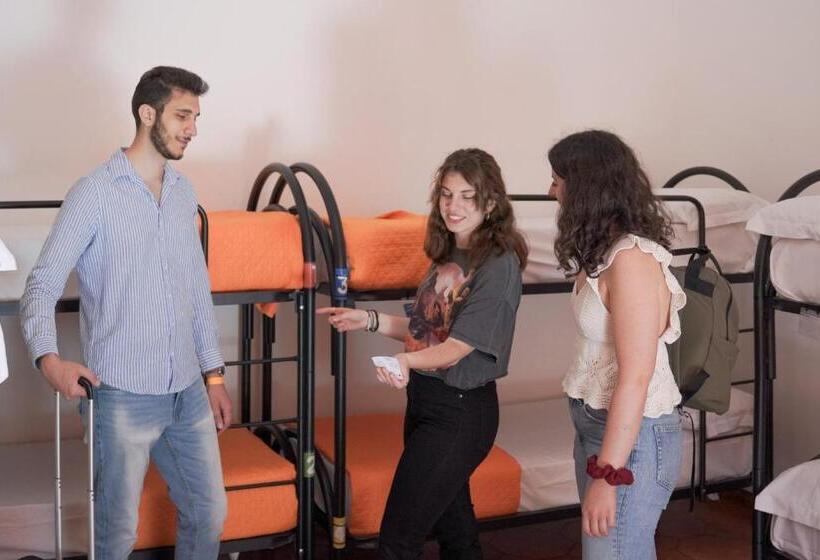 تختخواب در اتاق مشترک, Naples Experience Hostel   Age Limit 18 28
