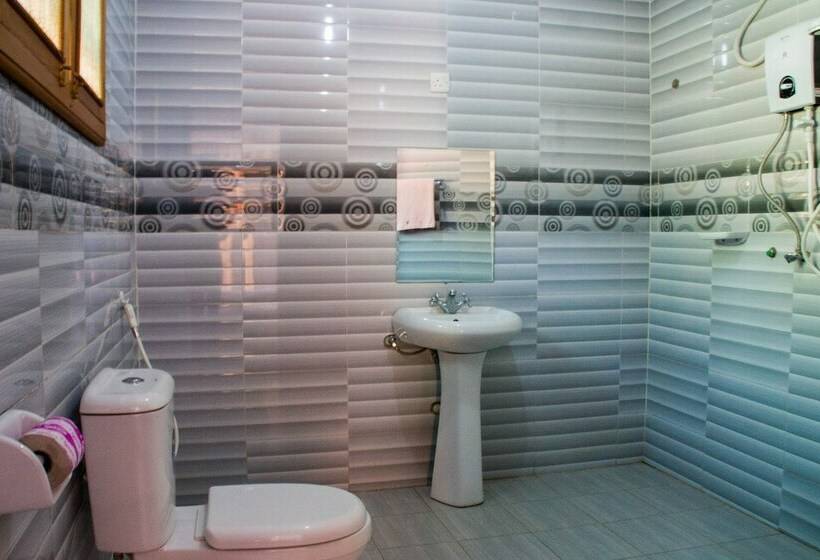 اتاق استاندارد یک نفره, Tik Hotel Hoima
