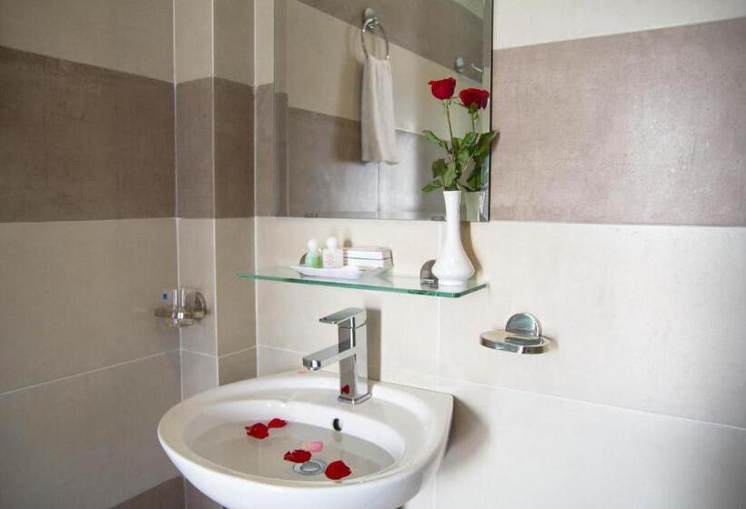 اتاق استاندارد سه نفره, Poetic Hue Hotel & Spa