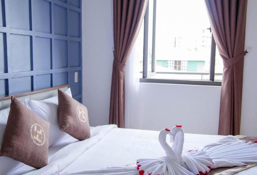 اتاق لوکس با بالکن, Poetic Hue Hotel & Spa