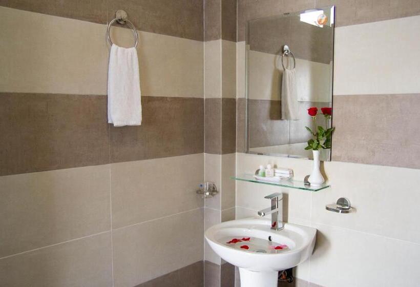 اتاق لوکس با بالکن, Poetic Hue Hotel & Spa