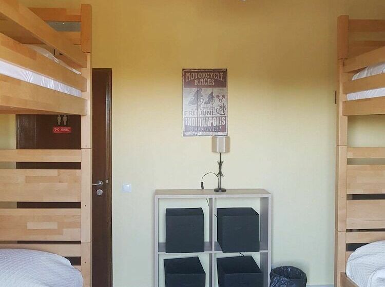 מיטה בחדר משותף, Almancil Hostel