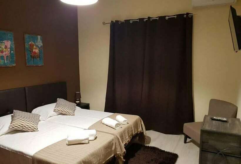 סוויטה, Almancil Hostel