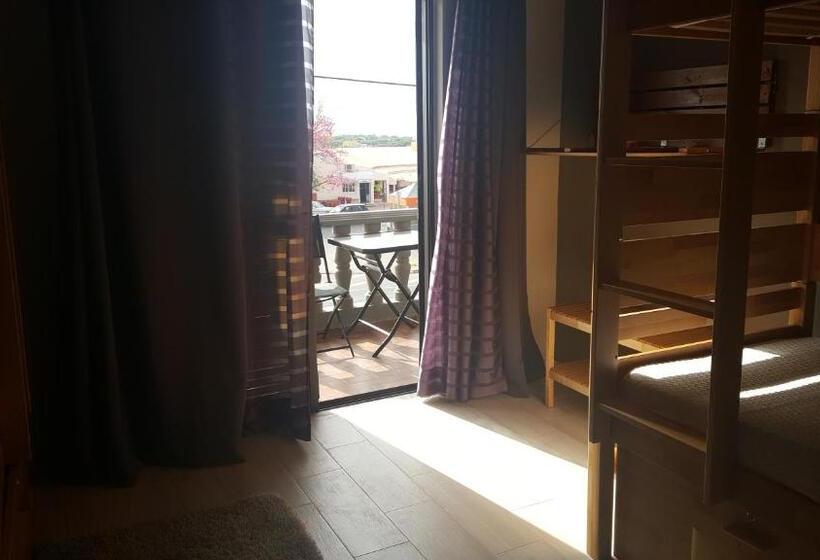 מיטה בחדר משותף, Almancil Hostel