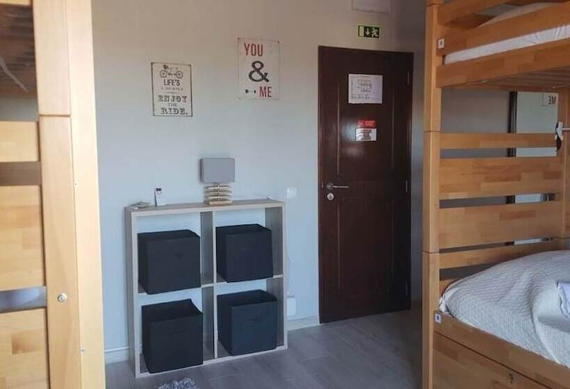 מיטה בחדר משותף, Almancil Hostel