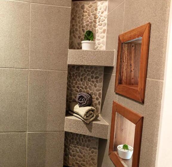 اتاق اکونومی, Casitas Pacific