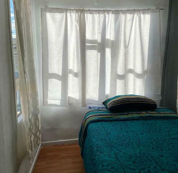 اتاق استاندارد یک نفره, Hostel 53 Sur