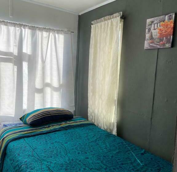 اتاق استاندارد یک نفره, Hostel 53 Sur