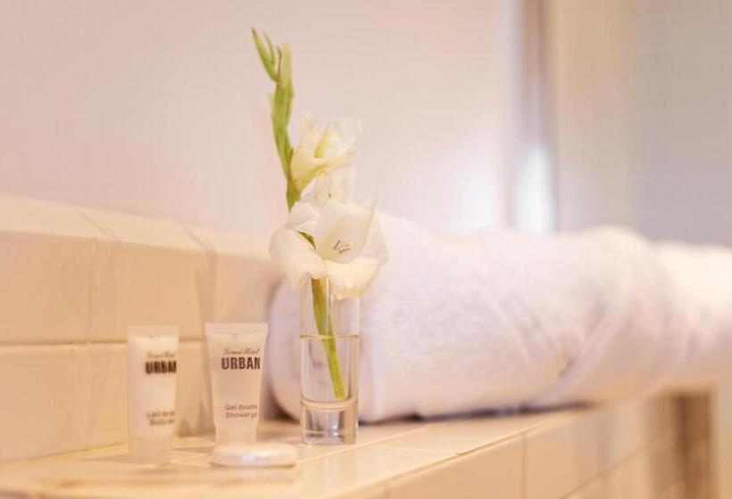اتاق استاندارد با بالکن, Grand Hotel Urban