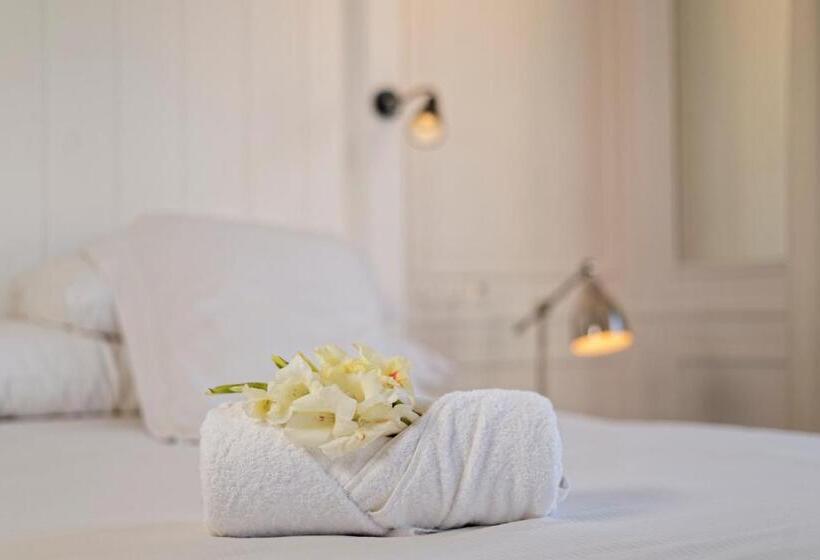 اتاق استاندارد با بالکن, Grand Hotel Urban