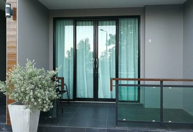 اتاق عادی, Nutchana Hill Boutique