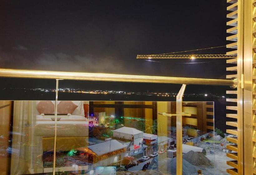 سوییت با چشم‌انداز دریا, Unima Grand