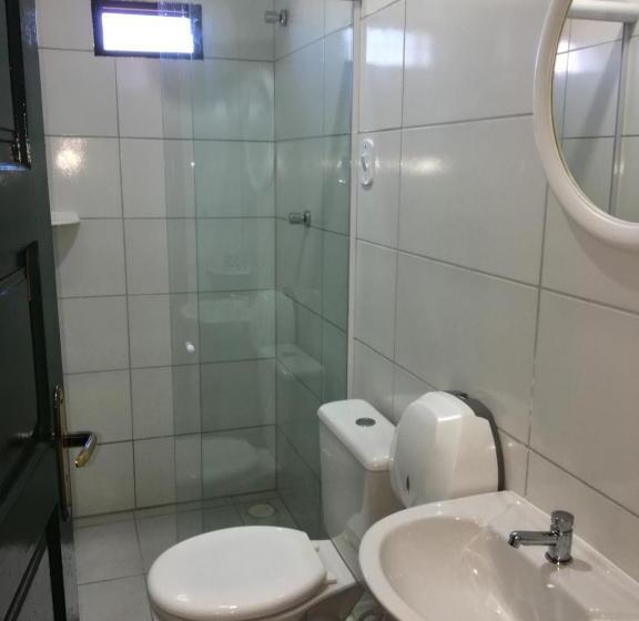 سوییت با چشم‌انداز جانبی دریا, Maraga Beach Hostel