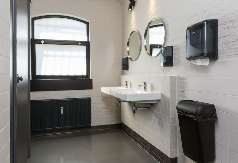 اتاق استاندارد با سرویس بهداشتی مشترک, Alibi Hostel Leeuwarden