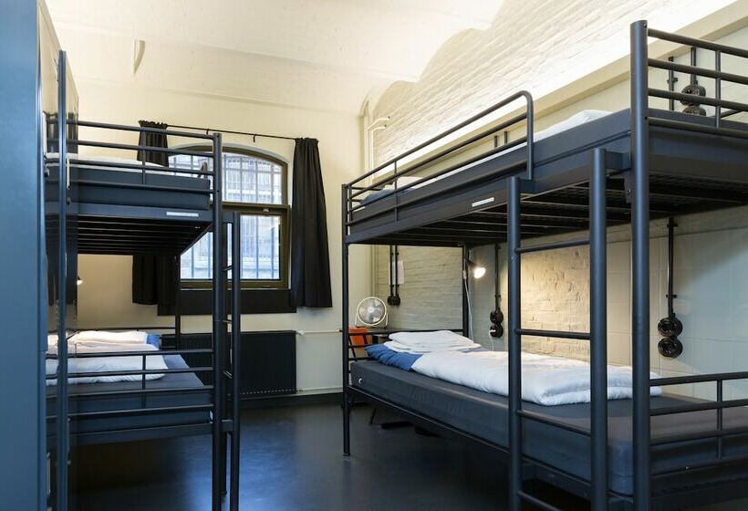 اتاق استاندارد چهارنفره با سرویس بهداشتی مشترک, Alibi Hostel Leeuwarden