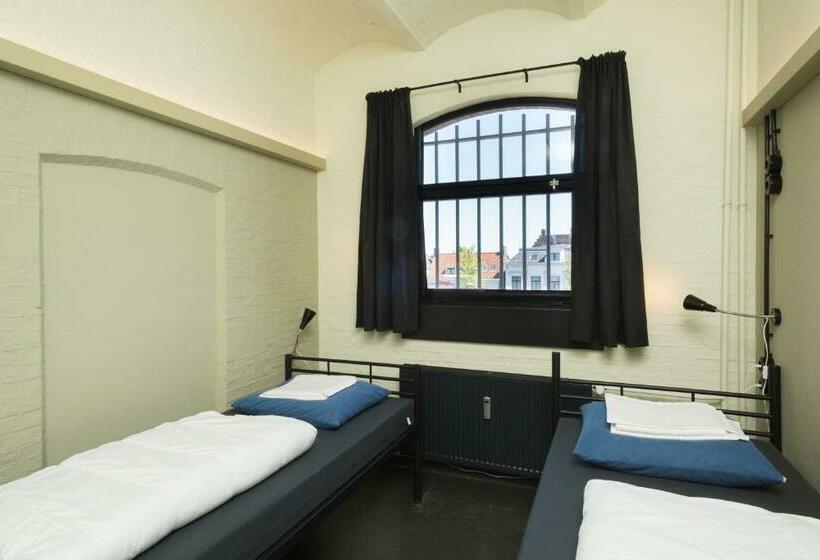 اتاق استاندارد با سرویس بهداشتی مشترک, Alibi Hostel Leeuwarden
