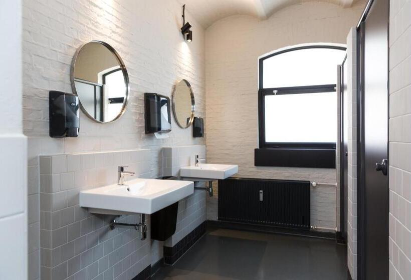 اتاق استاندارد چهارنفره با سرویس بهداشتی مشترک, Alibi Hostel Leeuwarden