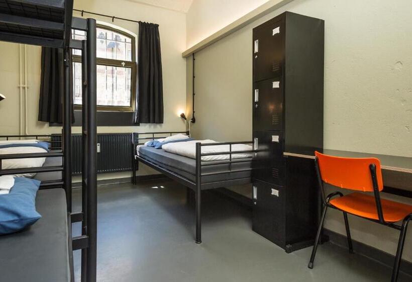 اتاق استاندارد چهارنفره با سرویس بهداشتی مشترک, Alibi Hostel Leeuwarden