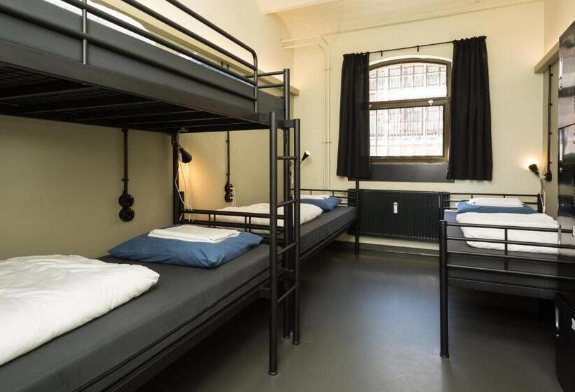 اتاق استاندارد چهارنفره با سرویس بهداشتی مشترک, Alibi Hostel Leeuwarden