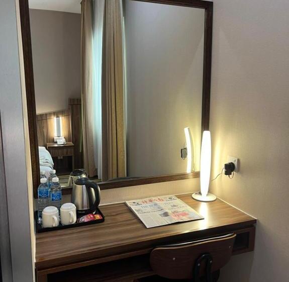 اتاق سوپریور با تخت بزرگ, Nova Hotel Miri